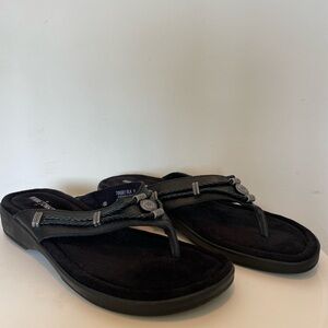Minnetonka Black Sandals Comfort Thong Design